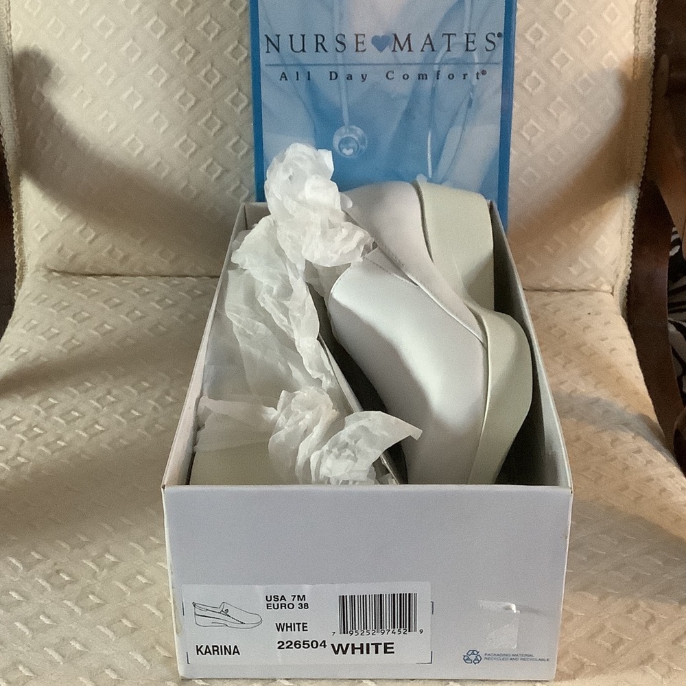 New In Box Nurse Mates Size 7M “Karina” White Slip-On Shoes